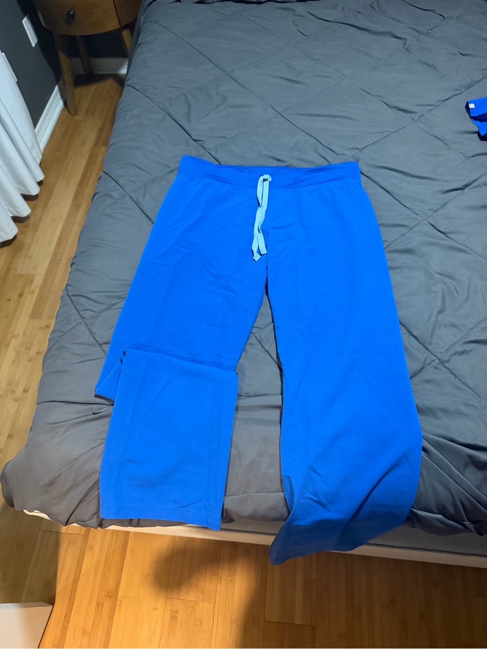 Women’s Figs scrub bottom
